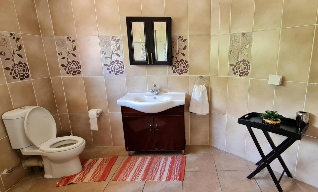 Thamalakane Guest House Маун Экстерьер фото