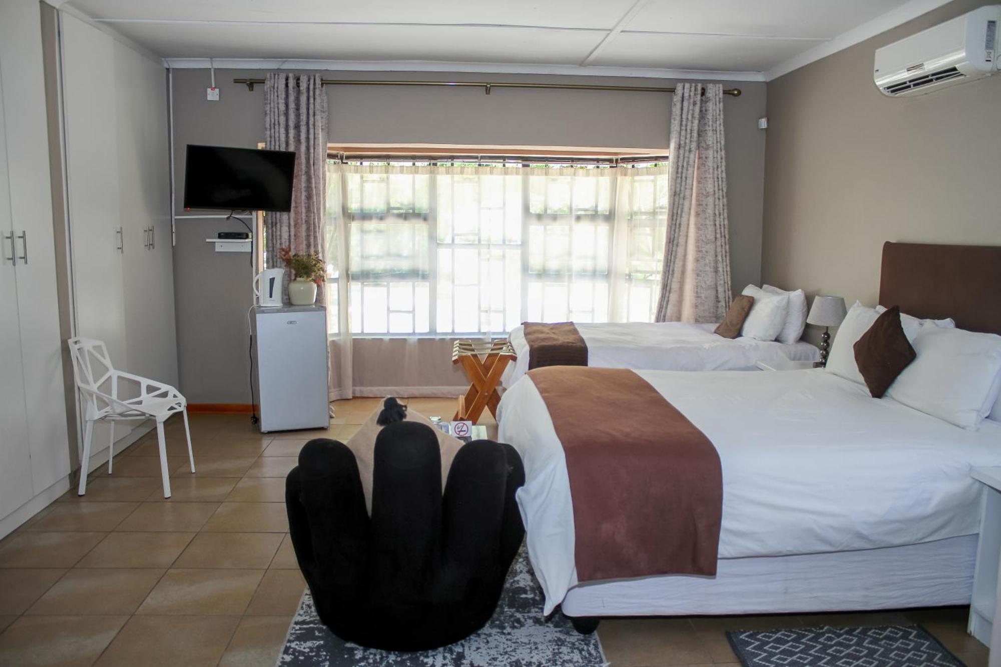 Thamalakane Guest House Маун Номер фото