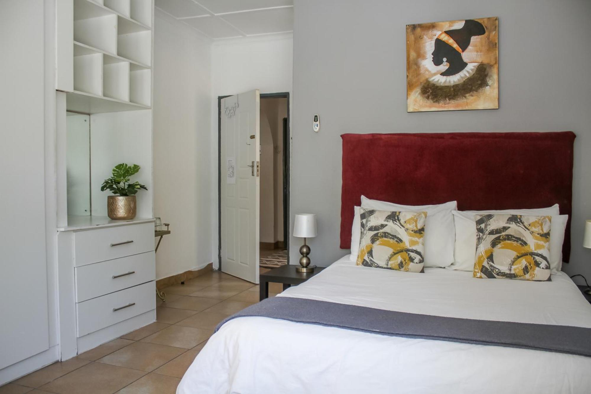 Thamalakane Guest House Маун Номер фото