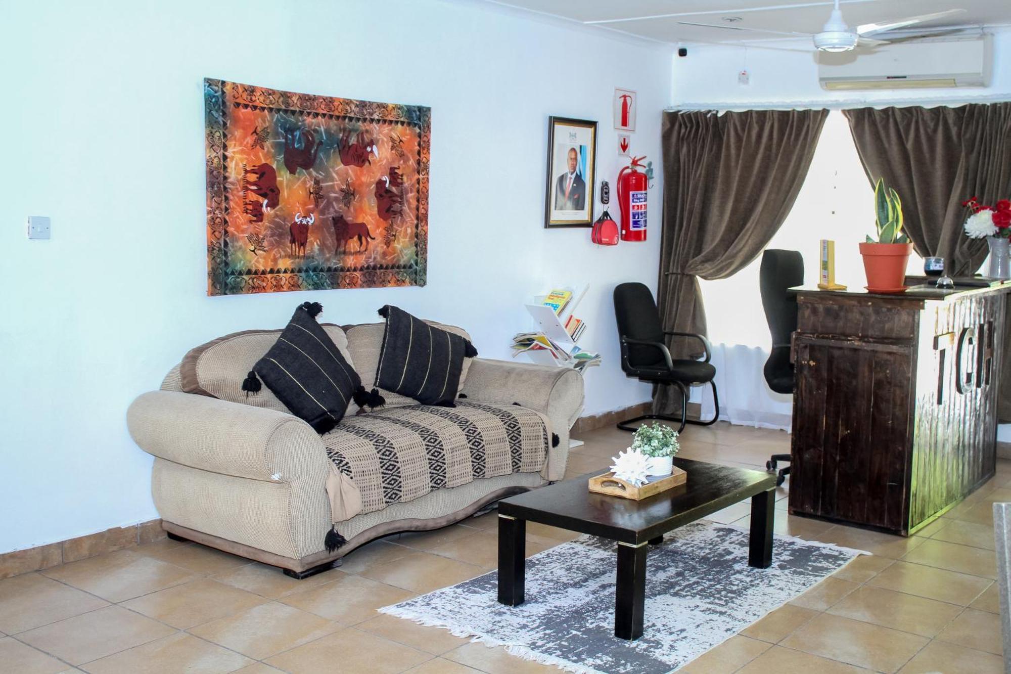 Thamalakane Guest House Маун Экстерьер фото