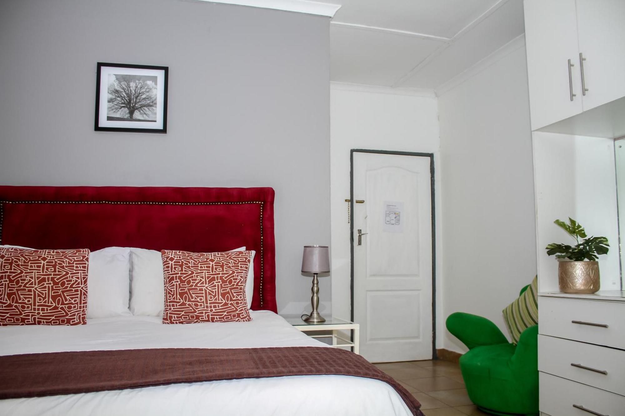 Thamalakane Guest House Маун Номер фото