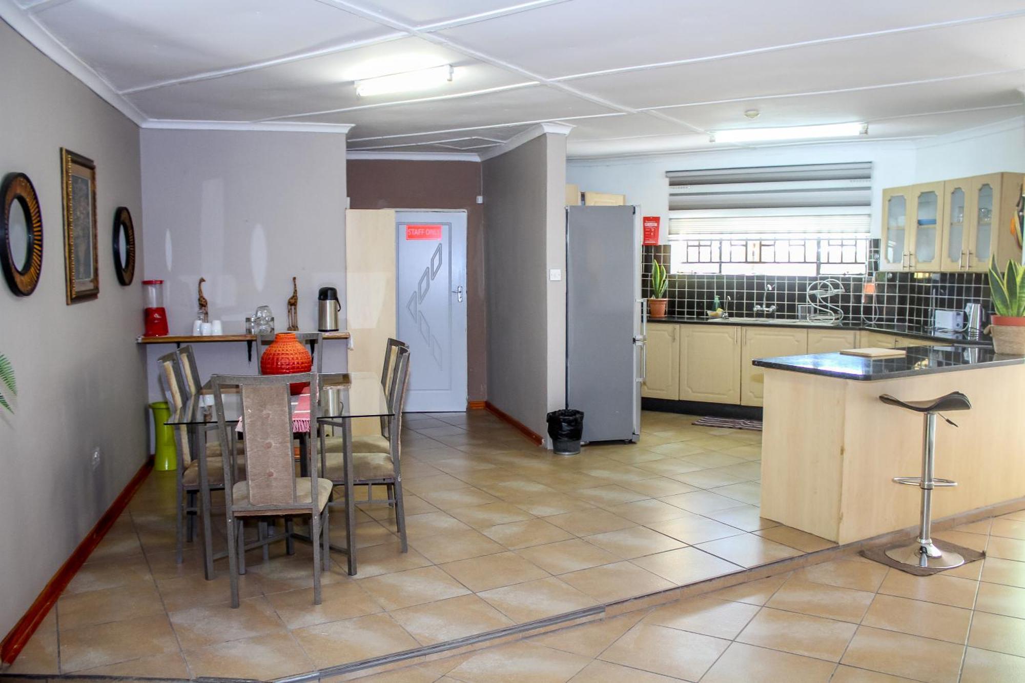 Thamalakane Guest House Маун Экстерьер фото