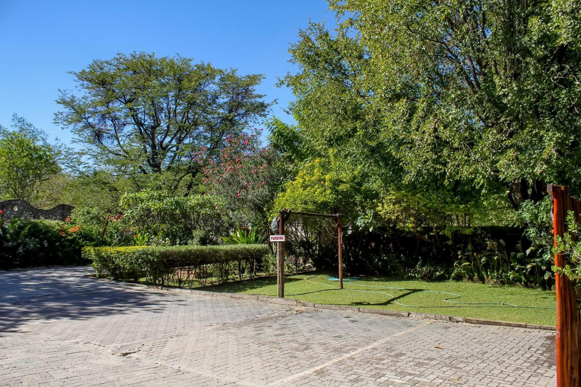 Thamalakane Guest House Маун Экстерьер фото